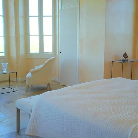 Le Chateau Des Costes